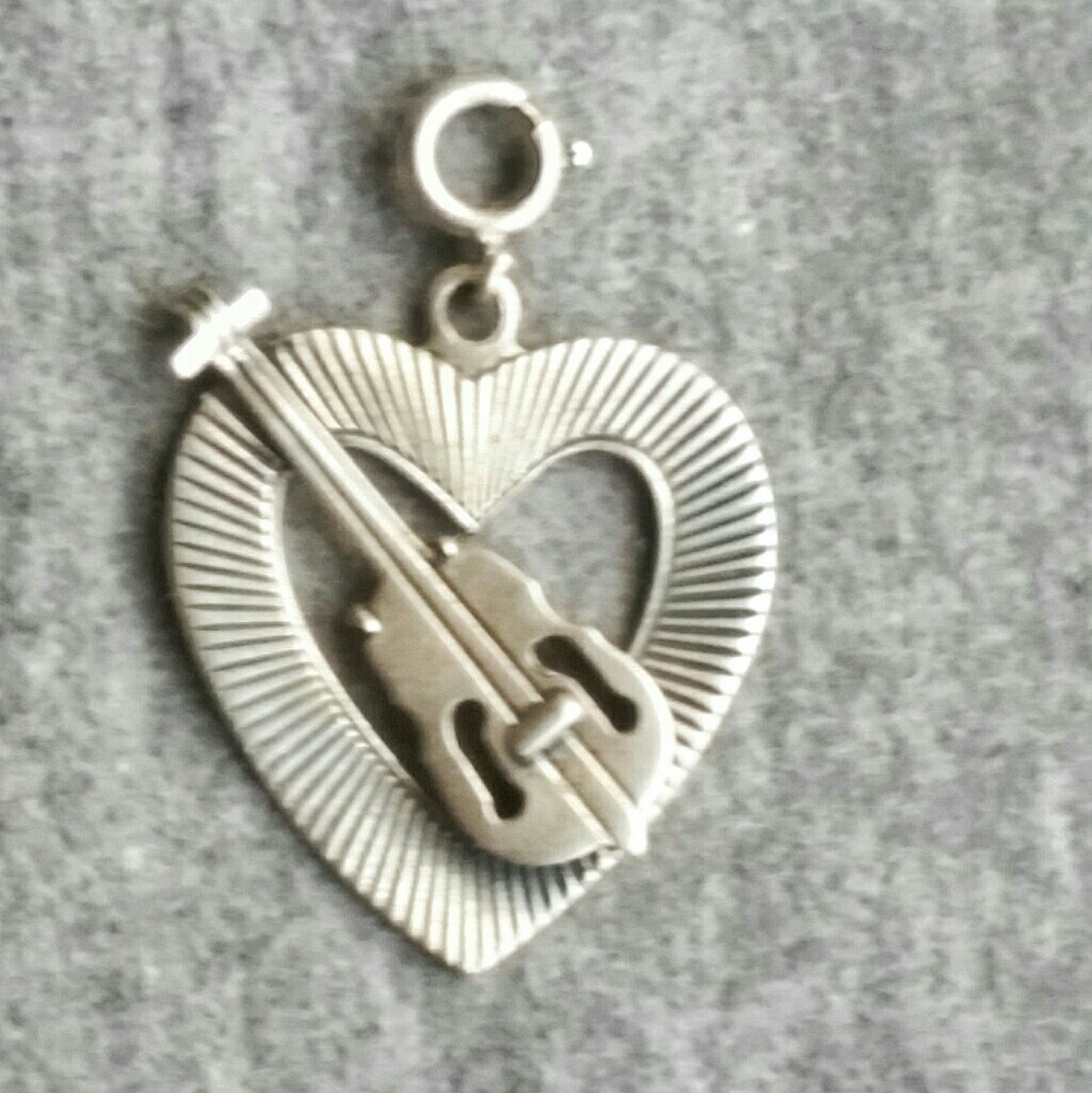 VINTAGE STERLING SILVER GUITAR/HEART CHARM